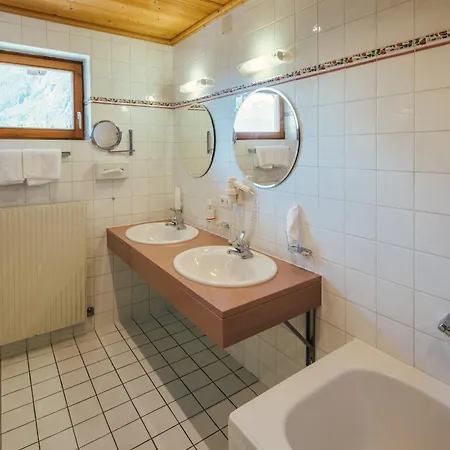 Hotel Huber Tramserhof 4*